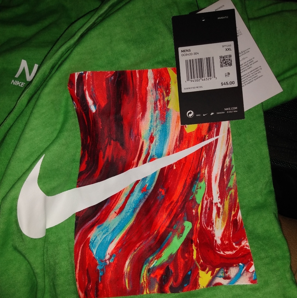 Green Nike long sleeve Graphic tee shirt New with Tags